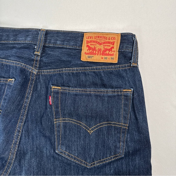 Levi’s 501 Jeans Mens 32x30 Tag Straight Leg Cotton Button Fly Dark Blue EUC - Picture 6 of 8